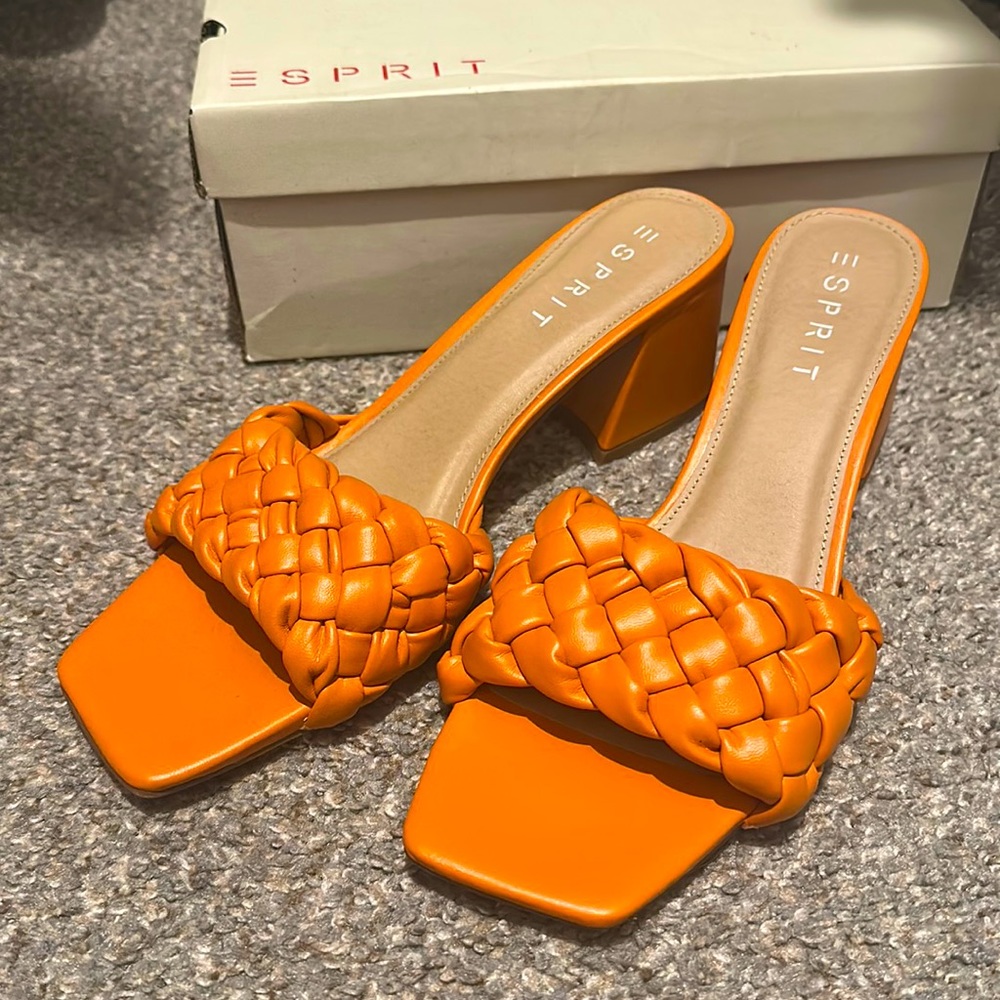 Woman’s Esprit sandals. Very comfortable, lightweight, soft.